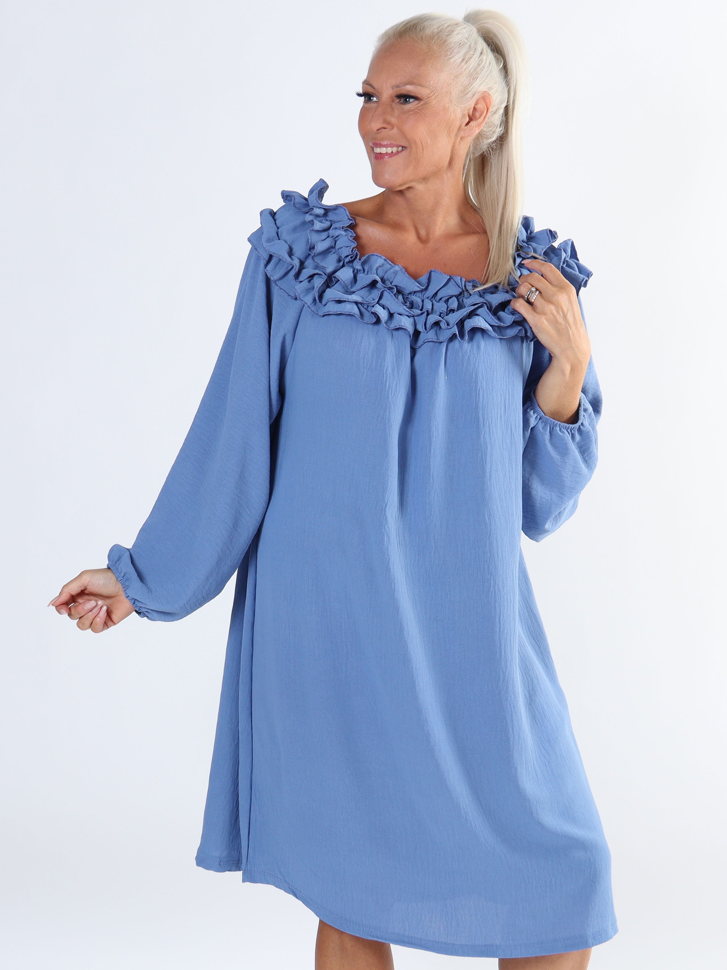 Chili Dress - Plus size klänning med långa ärmar och volanger